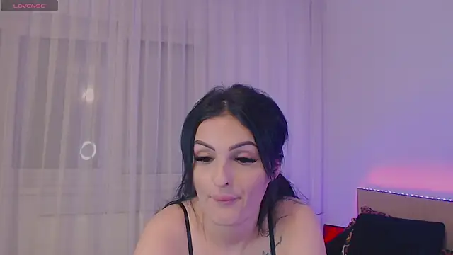 Snapshot of jesselines_ chatting on 11.18.25 jesselines online show from 11.18.25