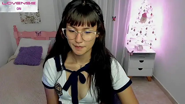 cute roxy online show from 11.24.25