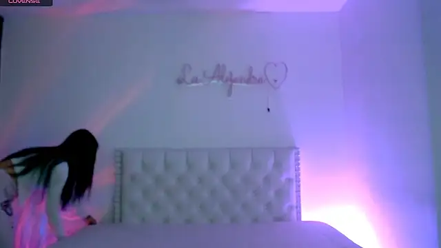 alee lenoxx online show from 10.28.25