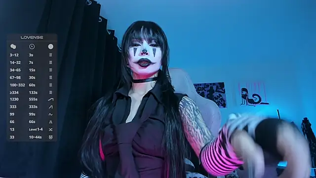 Snapshot of satanbabee chatting on 04.11.26 satanbabee online show from 04.11.26