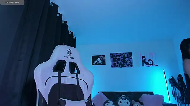 Snapshot of satanbabee chatting on 04.11.26 satanbabee online show from 04.11.26