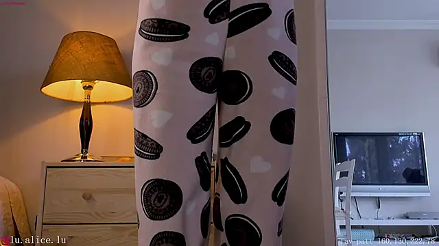 Snapshot of alicelu_ chatting on 03.04.25 alicelu online show from 03.04.25