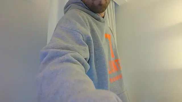 Snapshot of VitaminmanFL chatting on 01.11.25 VitaminmanFL online show from 01.11.25