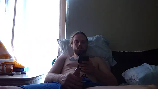 Snapshot of VitaminmanFL chatting on 02.10.25 VitaminmanFL online show from 02.10.25