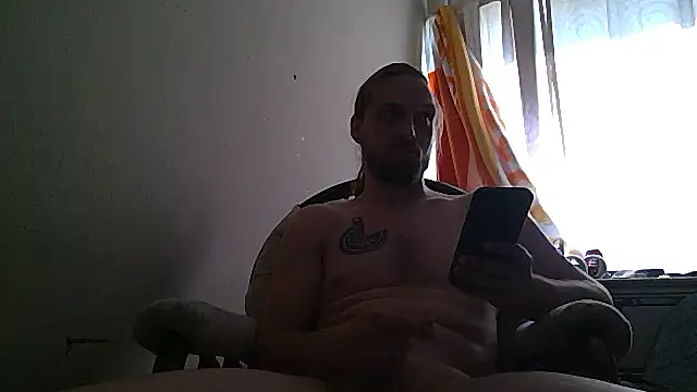 Snapshot of VitaminmanFL chatting on 02.11.25 VitaminmanFL online show from 02.11.25