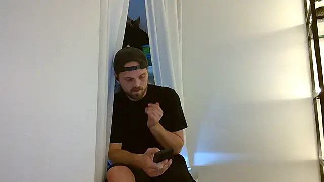 Snapshot of VitaminmanFL chatting on 03.10.25 VitaminmanFL online show from 03.10.25