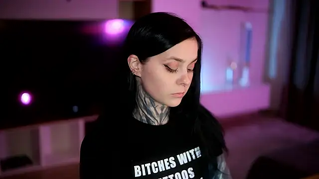 Snapshot of AcidPie chatting on 10.21.25 AcidPie online show from 10.21.25