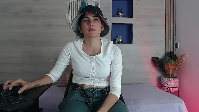 Snapshot of Dakotagloss chatting on 05.16.26 Dakotagloss online show from 05.16.26