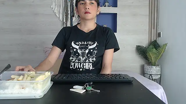 Snapshot of Dakotagloss chatting on 05.21.26 Dakotagloss online show from 05.21.26
