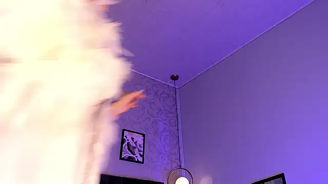 Hannah Borbon online show from 01.15.25