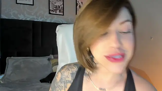 Hannah Borbon online show from 01.26.25