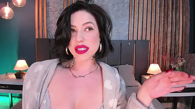 Hannah Borbon online show from 03.07.25