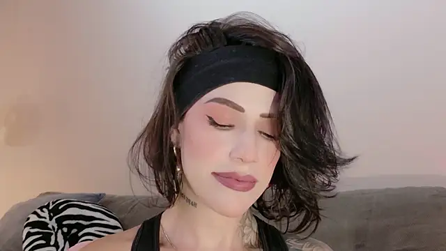 Hannah Borbon online show from 04.16.26