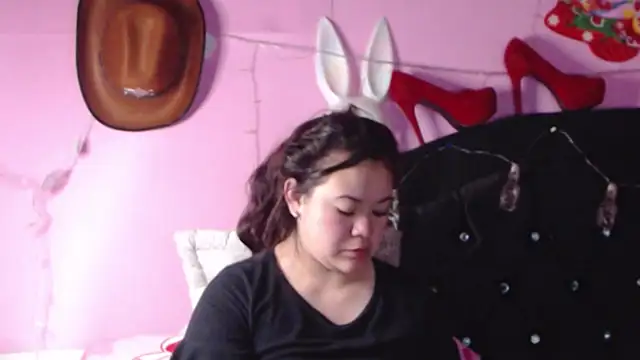 NikkiRous  online show from 01.04.25