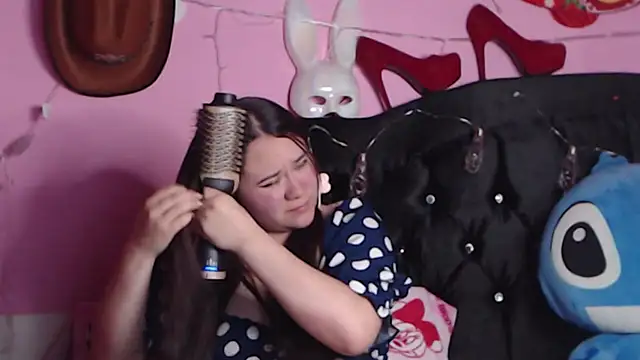 NikkiRous  online show from 01.06.25