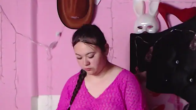 NikkiRous  online show from 01.14.25