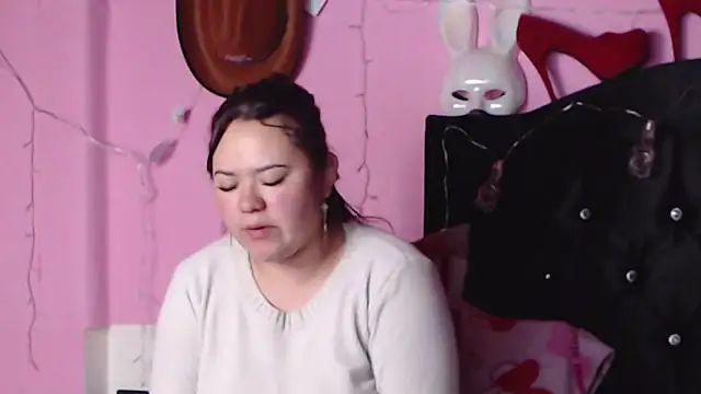 NikkiRous  online show from 01.18.25