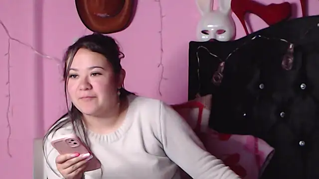 NikkiRous  online show from 01.18.25