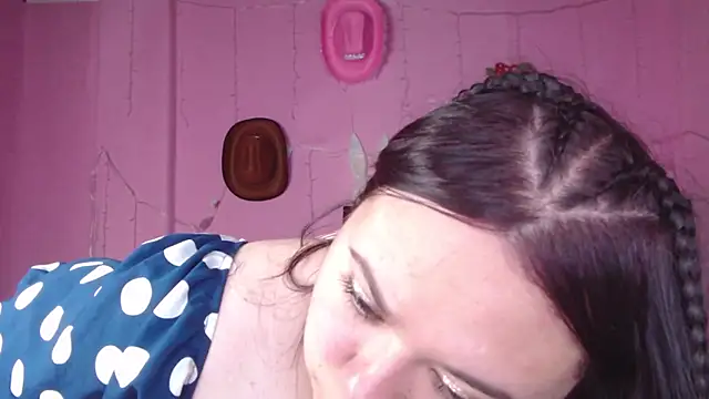 NikkiRous  online show from 03.20.25