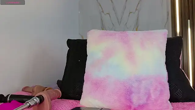 mia 099 online show from 10.25.25