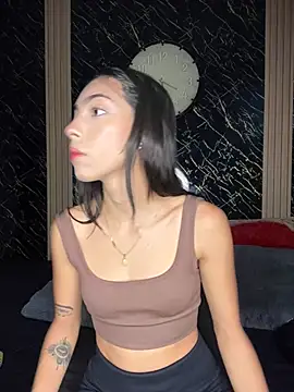 Snapshot of Ema_azel chatting on 01.05.25 Ema azel online show from 01.05.25