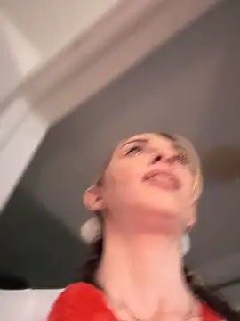 BrattyBae xo online show from 10.31.25