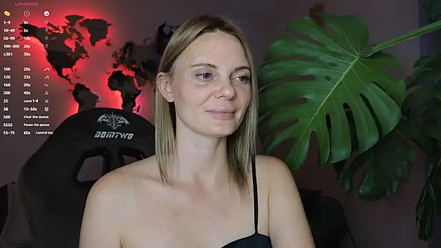 Snapshot of Sam_Klaus chatting on 10.08.25 Sam Klaus online show from 10.08.25