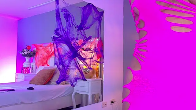 KateVenegas online show from 10.24.25