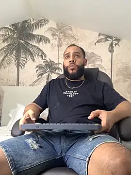 Snapshot of boy__ofc chatting on 10.28.25 boy  ofc online show from 10.28.25