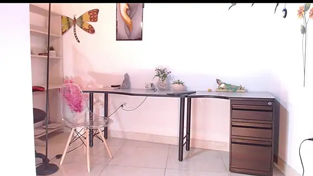Snapshot of misspandora_ chatting on 10.21.25 misspandora online show from 10.21.25