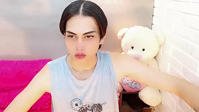 Daniela Pink  online show from 10.28.25