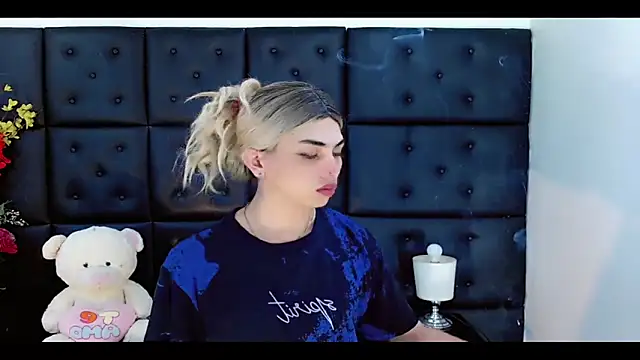 Daniela Pink  online show from 02.14.26