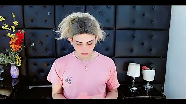 Daniela Pink  online show from 02.25.26