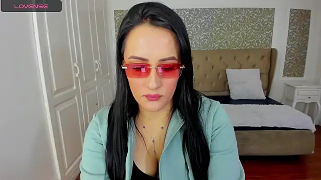 KimWessel  online show from 04.17.26