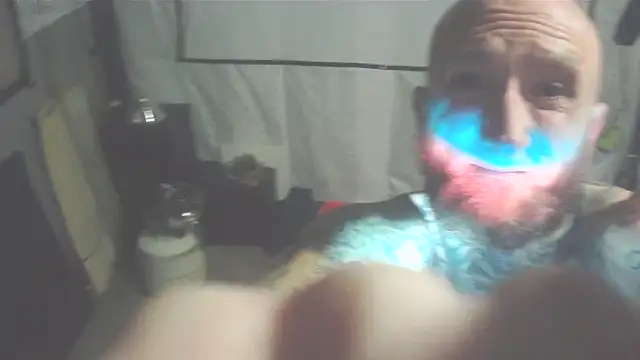 Snapshot of Smurfschmidt chatting on 12.18.25 Smurfschmidt online show from 12.18.25