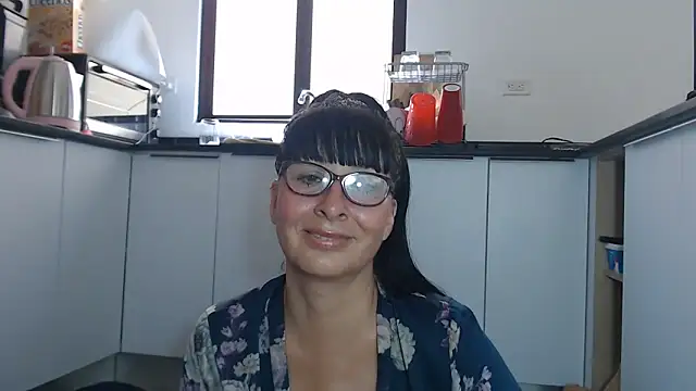 Snapshot of HellenLatin chatting on 06.18.26 HellenLatin online show from 06.18.26