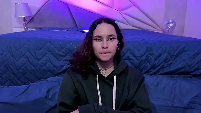 AnnyThompson  online show from 01.08.25