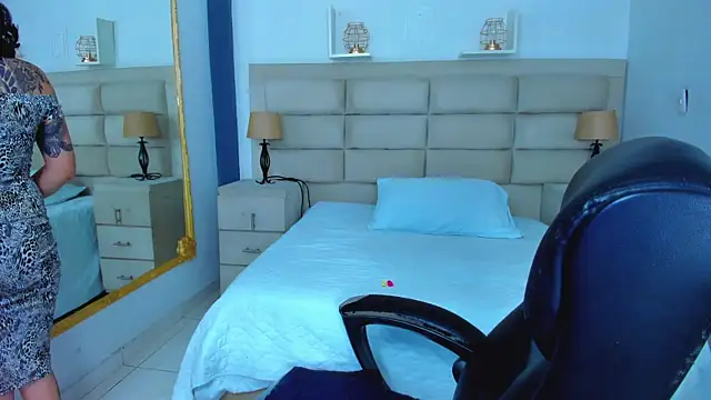 AnnyThompson  online show from 09.20.25