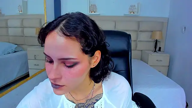 AnnyThompson  online show from 09.26.25