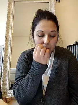 Snapshot of minette-sexy chatting on 12.25.24 minette-sexy online show from 12.25.24