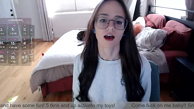 Snapshot of Plantbabeee chatting on 11.17.25 Plantbabeee online show from 11.17.25