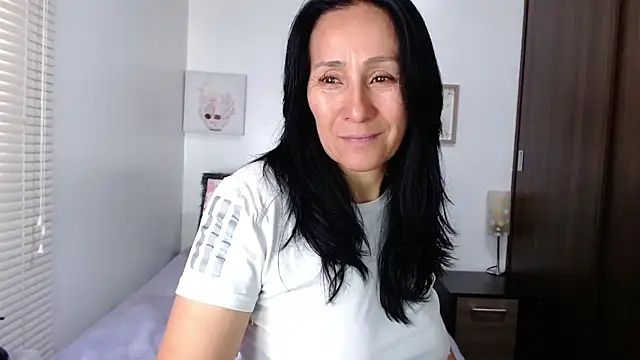 Maira B online show from 04.08.26