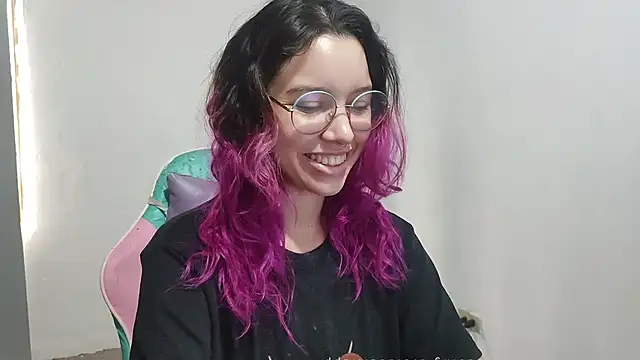 Snapshot of WandaDoll chatting on 12.03.25 WandaDoll online show from 12.03.25