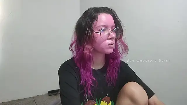 Snapshot of WandaDoll chatting on 12.16.25 WandaDoll online show from 12.16.25