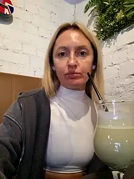 Snapshot of Miss____Mia_ chatting on 10.02.25 Miss Mia online show from 10.02.25