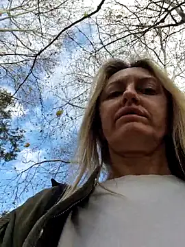 Miss    Mia  online show from 11.22.25