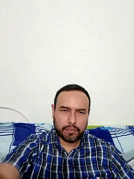 Snapshot of ElSunEagle chatting on 10.06.25 ElSunEagle online show from 10.06.25