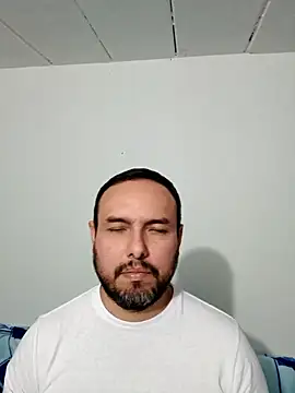 Snapshot of ElSunEagle chatting on 10.11.25 ElSunEagle online show from 10.11.25