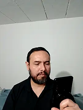 Snapshot of ElSunEagle chatting on 10.23.25 ElSunEagle online show from 10.23.25