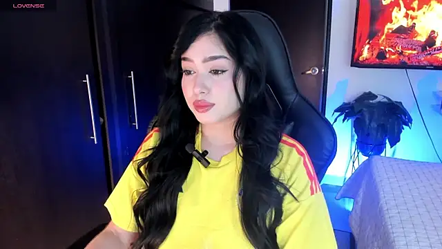 Snapshot of Abbye_blue01 chatting on 06.18.26 Abbye blue01 online show from 06.18.26